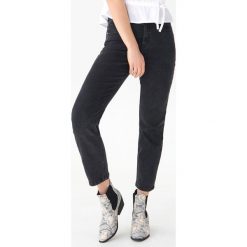 Jeansy high waist streight - Czarny. Czarne jeansy damskie House, bez wzorów, z jeansu, z podwyższonym stanem. Za 89,99 zł.