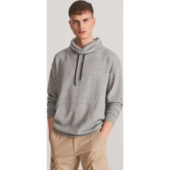 Bluza ze strukturalnej dzianiny - Szary. Szare bluzy męskie Reserved, s, bez wzorów, z dzianiny, bez kołnierzyka, bez rękawów, bez kaptura. Za 119,99 zł.