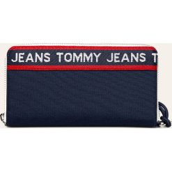 Tommy Jeans - Portfel. Niebieskie portfele damskie Tommy Jeans, bez wzorów, z poliesteru. W wyprzedaży za 179,90 zł.