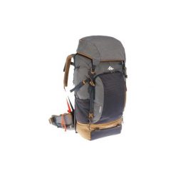 Plecak trekkingowy TRAVEL 500 50l z możliwością zamknięcia na kłódkę męski. Szare plecaki męskie marki FORCLAZ, bez wzorów, z poliesteru. Za 349,99 zł.