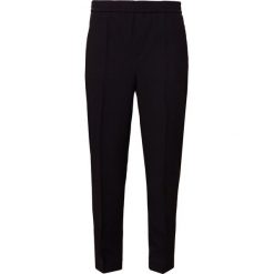 Filippa K FIONA PEG Spodnie materiałowe black. Czarne spodnie damskie marki Filippa K, m, z elastanu. Za 689,00 zł.