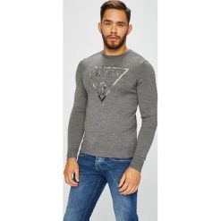 Guess Jeans - Sweter. Szare swetry klasyczne męskie marki Guess Jeans, xxl, z aplikacjami, z wełny, z okrągłym kołnierzem. W wyprzedaży za 319,90 zł.