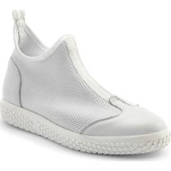 Sportowe białe buty socks 76S. Białe buty sportowe damskie Neścior, bez wzorów, ze skóry, eleganckie. W wyprzedaży za 199,00 zł.
