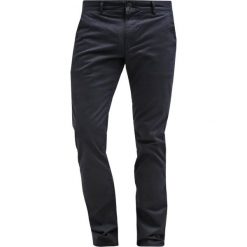 Chinosy męskie: Farah ELM Chinosy true navy