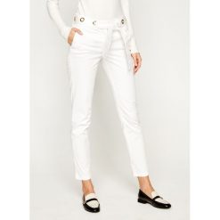 Chinosy Trussardi Jeans Lux Gabardine 56P00001. Białe spodnie damskie Trussardi Jeans, bez wzorów, z elastanu. W wyprzedaży za 509,00 zł.