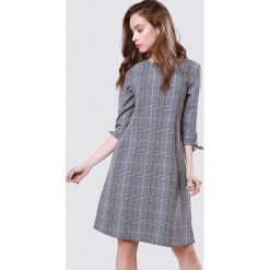 Szaro-Czarna Sukienka Appropriate. Szare sukienki damskie Born2be, bez wzorów, z okrągłym kołnierzem, bez rękawów, mini. Za 59,99 zł.