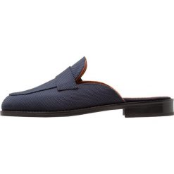 Chodaki damskie: Whyred JUSTINA Klapki navy