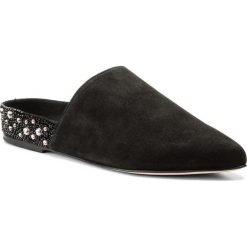 Klapki Stuart Weitzman Glittery XL17438. Czarne klapki damskie Stuart Weitzman, bez wzorów, bez obcasa. W wyprzedaży za 1159,00 zł.