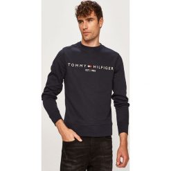Tommy Hilfiger - Bluza. Czarne bluzy męskie TOMMY HILFIGER, xl, z nadrukiem, z elastanu, z okrągłym kołnierzem, bez rękawów, bez kaptura. W wyprzedaży za 239,90 zł.