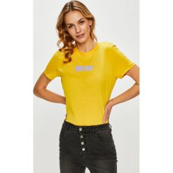 Only - Top. Zielone bluzki damskie marki ONLY, s, z nadrukiem, z bawełny, casualowe, z okrągłym kołnierzem, z krótkim rękawem. Za 39,90 zł.