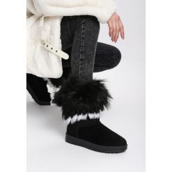 Czarne Śniegowce Charming Look. Czarne śniegowce damskie Renee, na imprezę, przed kolano, bez zapięcia. Za 119,99 zł.