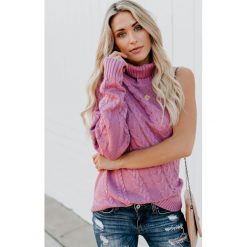 Sweter VIOLINA PINK. Różowe bluzy damskie Sweter VIOLINA PINK, uniwersalny, bez wzorów, bez rękawów, bez kaptura. W wyprzedaży za 39,00 zł.