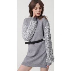 Szara Sukienka Aberdare. Szare sukienki damskie Born2be, s, z dzianiny, klasyczne, długie. Za 269,99 zł.