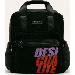 Desigual - Plecak. Czarne plecaki damskie Desigual, z aplikacjami, z poliesteru. W wyprzedaży za 219,90 zł.