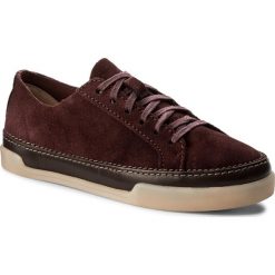 Półbuty CLARKS - Hidi Holly 261299094 Burgundy Suede. Czerwone półbuty damskie Clarks, na co dzień, bez wzorów, ze skóry, bez obcasa, na płaskiej podeszwie, bez zapięcia. W wyprzedaży za 239,00 zł.