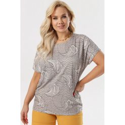 Beżowa Bluzka Adrialin. Brązowe bluzki damskie Born2be, xl, bez wzorów, bez kołnierzyka, bez rękawów. W wyprzedaży za 29,99 zł.