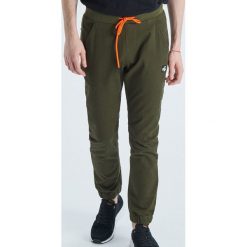 Spodnie joggery - Khaki. Brązowe spodnie męskie Cropp, m, bez wzorów. Za 129,99 zł.