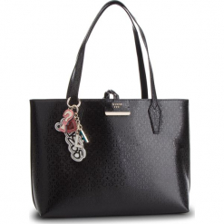 Torebka GUESS - HWSG71 81150 BLA. Czarne torebki klasyczne damskie Guess, z aplikacjami, ze skóry ekologicznej. Za 629,00 zł.