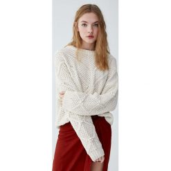 Szenilowy sweter z fantazyjnymi elementami. Szare swetry damskie Pull&Bear, bez wzorów, bez rękawów, bez kaptura. Za 79,90 zł.