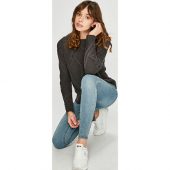 Vero Moda - Sweter. Szare swetry klasyczne damskie Vero Moda, l, z bawełny, z okrągłym kołnierzem. W wyprzedaży za 99,90 zł.