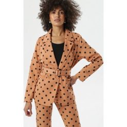 Camelowa Marynarka Caden. Brązowe marynarki damskie Born2be, s, w paski. Za 199,99 zł.