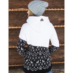 Bluza damska RENIFEROWE PÓŁ czarno-biała. Czarne bluzy damskie Pakamera, z nadrukiem, z dresówki, bez rękawów, bez kaptura. Za 179,00 zł.