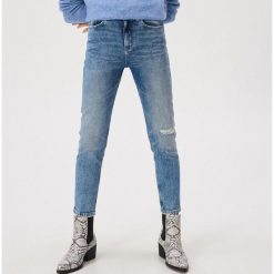Dopasowane jeansy slim high waist - Niebieski. Niebieskie jeansy damskie Sinsay, bez wzorów, z jeansu, z podwyższonym stanem. Za 69,99 zł.