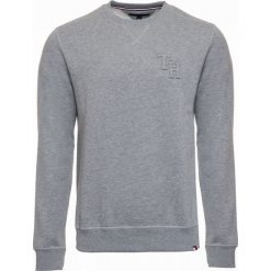 Tommy Hilfiger bluza męska UM0UM01631 Track Top LS HWK, M szara. Szare bluzy męskie TOMMY HILFIGER, m, bez wzorów, bez kołnierzyka, bez rękawów, bez kaptura. W wyprzedaży za 179,00 zł.
