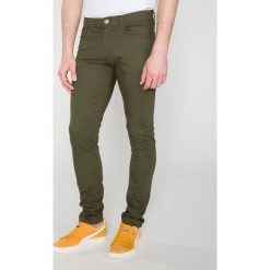 Trussardi Jeans 370 Spodnie Zielony. Zielone spodnie męskie Trussardi Jeans, bez wzorów, z elastanu. Za 679,95 zł.
