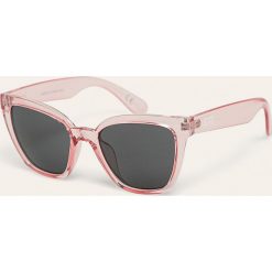 Vans - Okulary. Różowe okulary przeciwsłoneczne damskie Vans. W wyprzedaży za 49,90 zł.