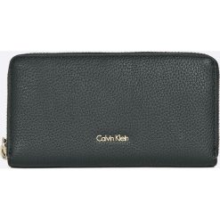 Portfele damskie: Calvin Klein Jeans – Portfel skórzany Cosmopolitan
