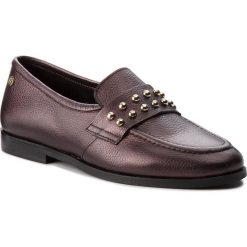 Półbuty TOMMY HILFIGER - Round Stud Loafer FW0FW03576 Decadent Chocolate 296. Czarne półbuty damskie skórzane marki TOMMY HILFIGER, z okrągłym noskiem, na obcasie. W wyprzedaży za 479,00 zł.