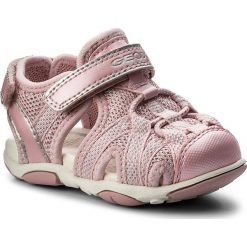 Sandały GEOX - B S. Agasim G.B B820ZB 0EWNF C8010 M Lt Pink. Różowe sandały dziewczęce Geox, ze skóry ekologicznej, bez zapięcia. W wyprzedaży za 159,00 zł.