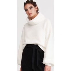 Miękki sweter - Kremowy. Białe swetry damskie Reserved, s, bez wzorów, bez rękawów, bez kaptura. Za 99,99 zł.