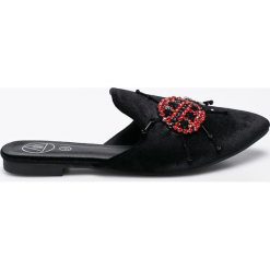 Missguided - Klapki. Czarne klapki damskie Missguided, bez wzorów, z gumy, bez obcasa. W wyprzedaży za 69,90 zł.