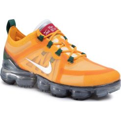 Buty NIKE - Air Vapormax 2019 AR6631 700 Canyon Gold/Metallic Silver. Pomarańczowe buty sportowe męskie Nike, z tworzywa sztucznego, bez zapięcia, do biegania. Za 799,00 zł.