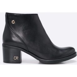 Carinii - Botki. Czarne buty zimowe damskie marki Carinii, z materiału, z okrągłym noskiem. W wyprzedaży za 269,90 zł.