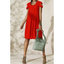 Sukienka KEZIA RED. Czerwone sukienki damskie Sukienka KEZIA RED, s, bez wzorów, bez kołnierzyka, z krótkim rękawem, krótkie, mini. W wyprzedaży za 59,00 zł.