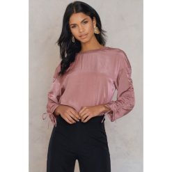 Bluzki asymetryczne: Saint Tropez Bluzka z marszczeniem na rękawie - Pink