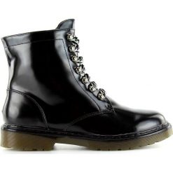 Czarne Botki martensiaki DD32 Black. Czarne botki damskie ButyModne, klasyczne, bez obcasa, na sznurówki. W wyprzedaży za 139,00 zł.