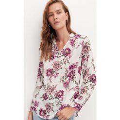 Bluzka oversize w kwiaty -. Bluzki damskie Reserved, w kwiaty, bez kołnierzyka, bez rękawów. Za 89,99 zł.