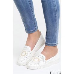 Białe Slip On Morning Sun. Białe trampki damskie slip on marki Reserved, na wysokim obcasie. Za 79,99 zł.