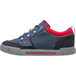 Keen ENCANTO WESLEY Tenisówki i Trampki midnight navy. Niebieskie trampki chłopięce Keen, z gumy. W wyprzedaży za 148,85 zł.
