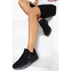 Czarne Buty Sportowe Kynelle. Czarne buty sportowe damskie Born2be, z aplikacjami, sportowe. Za 109,99 zł.