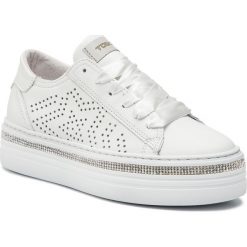 Sneakersy TOGOSHI - TG-13-02-000079 102. Białe półbuty damskie Togoshi, bez wzorów, ze skóry, bez obcasa, na obcasie, bez zapięcia. W wyprzedaży za 419,00 zł.