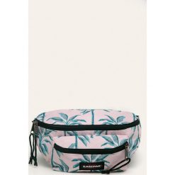 Eastpak - Nerka. Różowe nerki damskie Eastpak, w paski, z poliesteru, bez dodatków. W wyprzedaży za 89,90 zł.