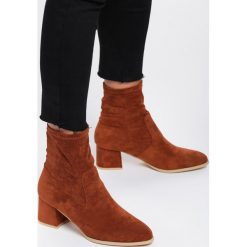 Camelowe Botki Talia. Brązowe botki damskie Inny, eleganckie, za kostkę, na wysokim obcasie, na słupku, bez zapięcia. Za 109,99 zł.