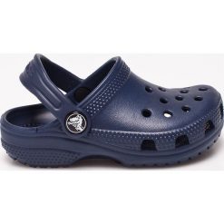 Crocs - Sandały dziecięce. Niebieskie sandały chłopięce Crocs, z materiału. W wyprzedaży za 79,90 zł.