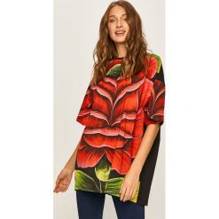Desigual - T-shirt. Czarne bluzki damskie Desigual, s, bez wzorów, z bawełny, casualowe, z okrągłym kołnierzem. Za 299,90 zł.