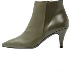 Brenda Zaro BENETTBO Ankle boot khaki. Brązowe botki damskie skórzane Brenda Zaro. Za 589,00 zł.